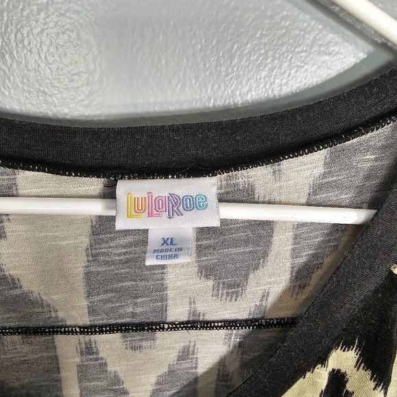 Geometric Flowy Top by Lularoe in Black and Cream Colors - Picture 3 of 3